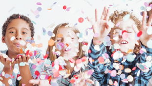 kindergeburtstag papierschnipsel wegpusten