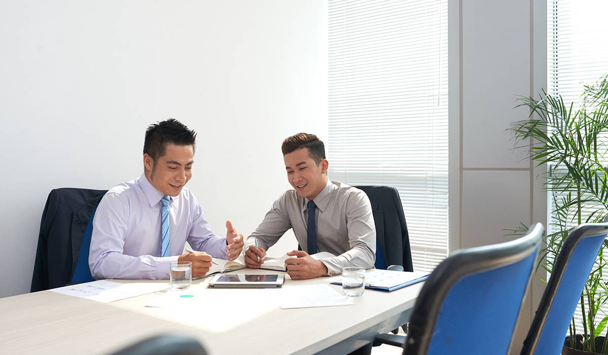 Trong giao tiếp, cố gắng lắng nghe nhiều hơn nói