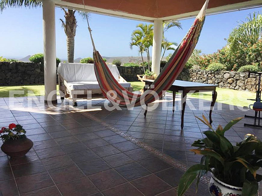  Costa Adeje
- Property for sale in Tenerife: Villa in Arona, Engel & Völkers Costa Adeje