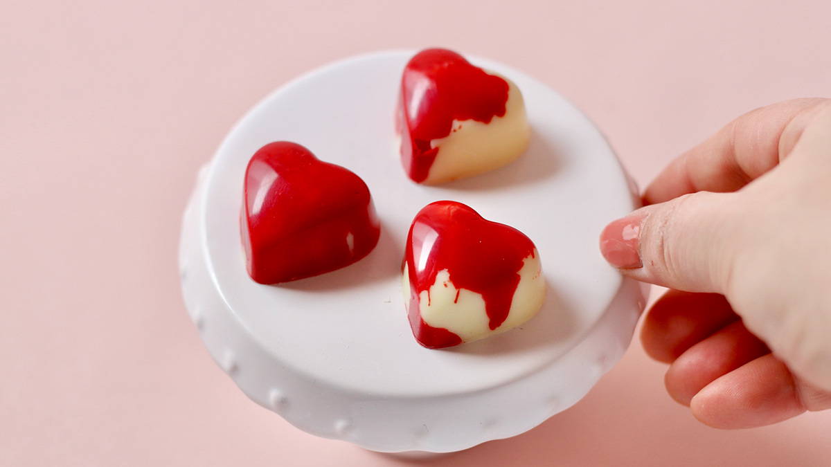 天然色素で着色したチョコレート