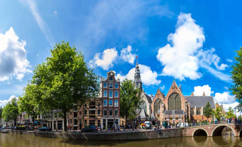 Canal Sightseeing Cruise with Snacks & Drinks