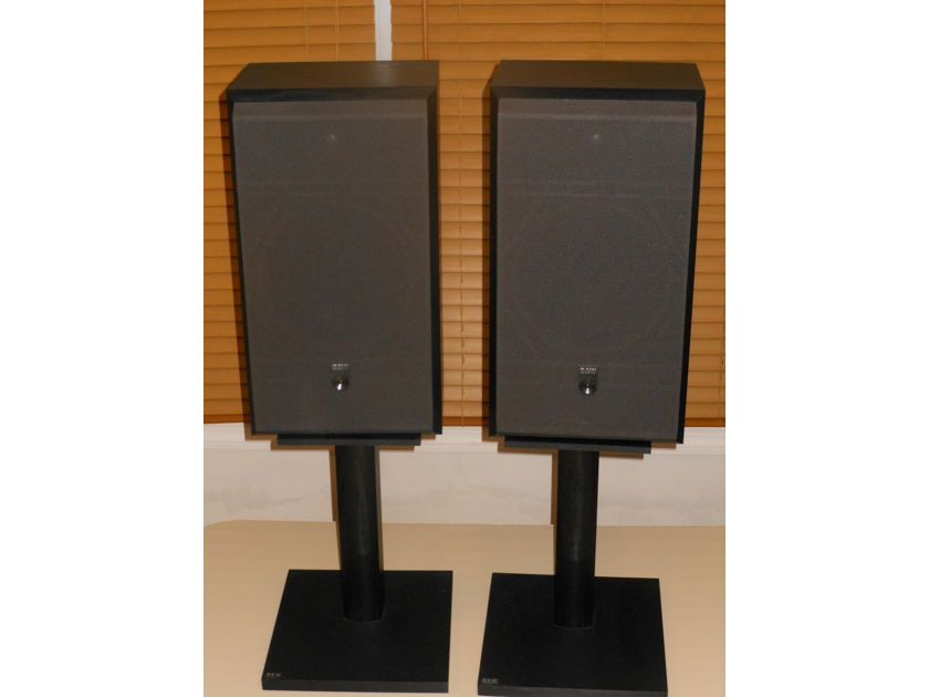 B&W  DM 310  WITHH STANDS