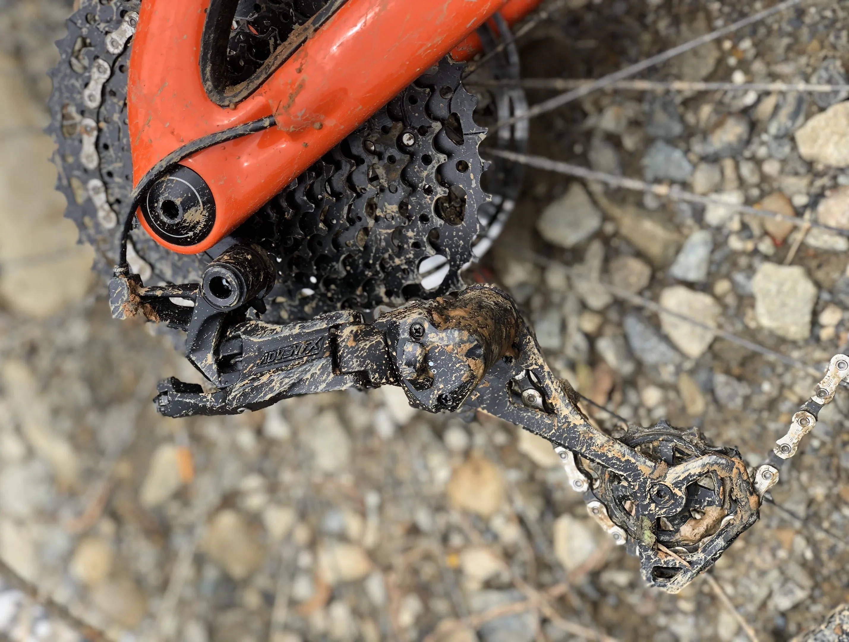 Transmission de vélo sale nécessitant d'être entretenue.