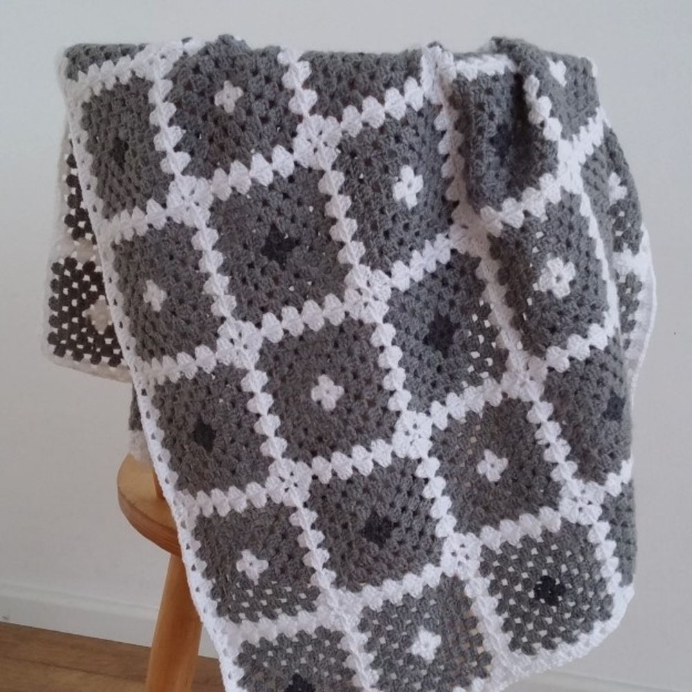 "Back to basic" granny square baby deken