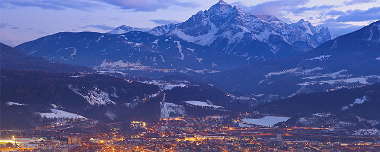  Kitzbühel
- Innsbruck - bekannt für die atemberaubende Bergkulisse. Selten hat eine Stadt einen derartigen Hintergrund. Die Nordkette lädt zum Wandern, Skifahren und Klettern ein.
