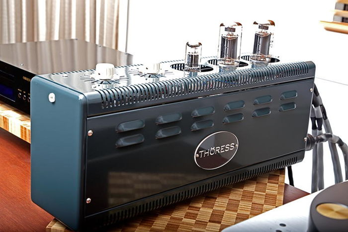 Thoress F2A11 Integrated Amplifier
