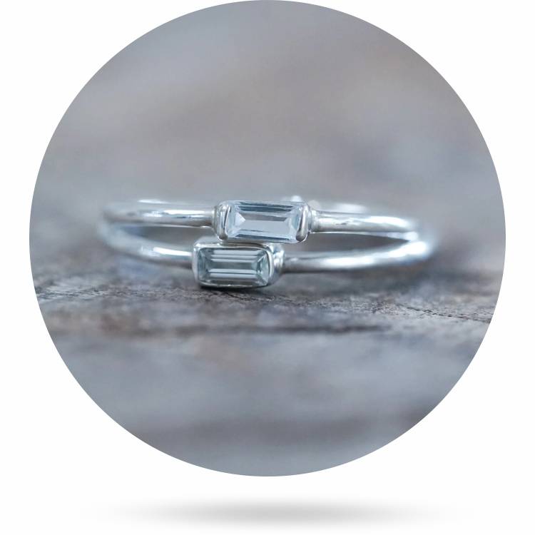 baguette-cut-stone-alternative-ring-dainty-aquamarine-ring