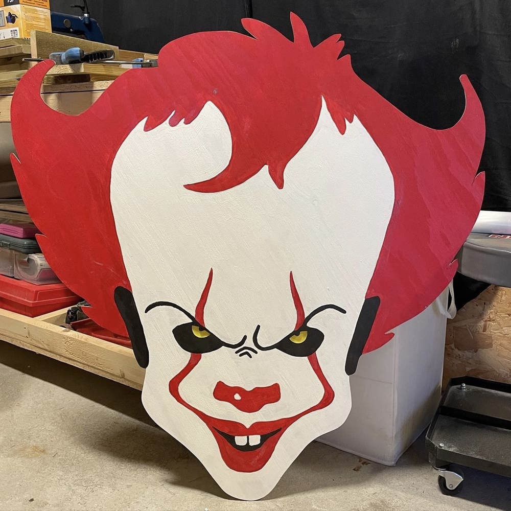 Ekstra stor Pennywise med lysende øyne, håndlaget