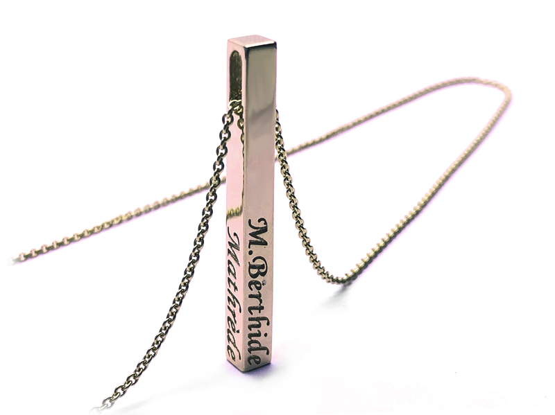 rose gold stick pendant with engraving 