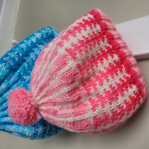 Treelines hat for children using 8 ply knitting pattern