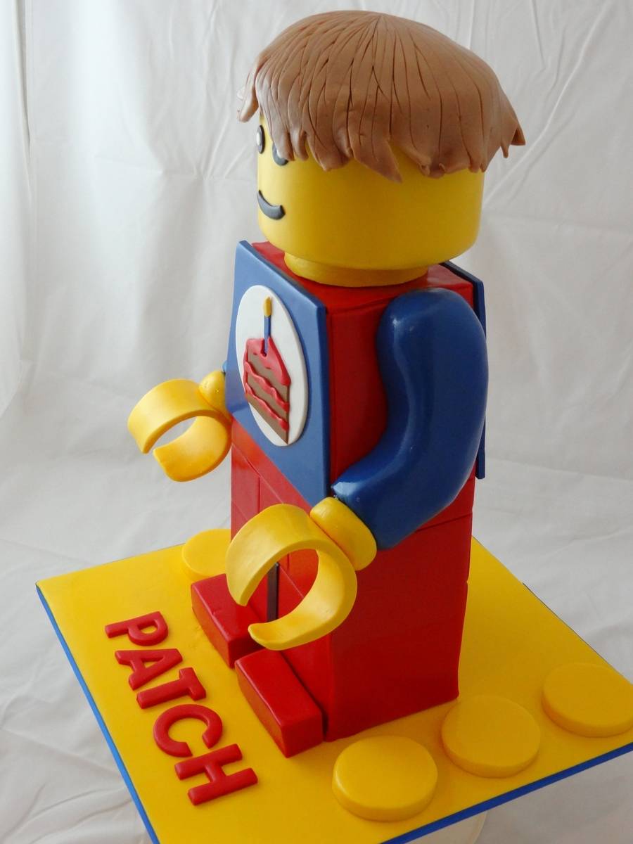 lego figurine cake