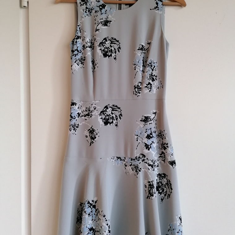 Beigeblaues Kleid mit Blumenmuster Armani Exchange
