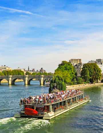 Pass by the iconic monuments of Paris