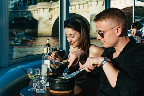 Paris en Scene 3-Course Seine River Dinner Cruise