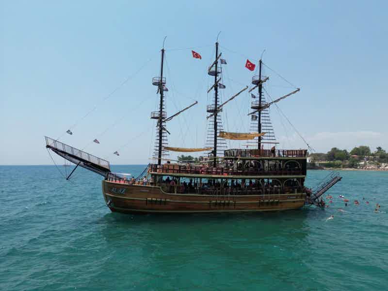 Side: Party Boat Tour with Lunch, Foam Party, and Swim - photo 2