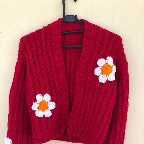 Cozy Daisy Delight: Chunky Crochet Cardigan with Puff Sleeves