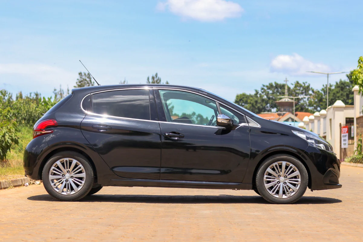 2016 Peugeot 208 — Royal Max Motors — photo 16 of 16