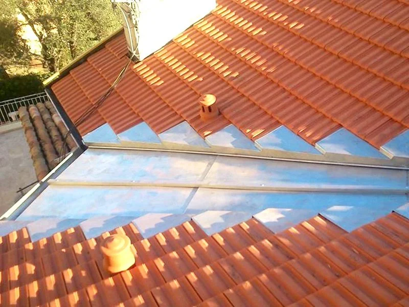Réfection d’une toiture en tuiles de Marseille à Nice — photo 3 sur 9 — CEG TOITURE