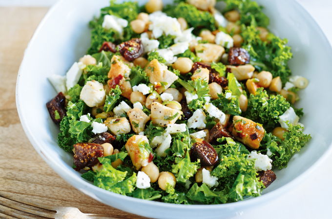 Salade de kale au poulet et aux figues