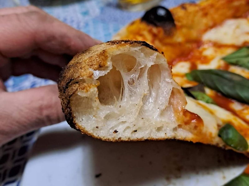 Corsi di cucina Roma: Pizza in teglia romana: i segreti per un impasto perfetto