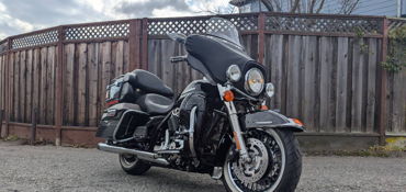 2013 HARLEY-DAVIDSON FLHTK ELECTRA GLIDE ULTRA LIMITED "VIVID BLACK" motorcycle for rent near Millbrae, CA