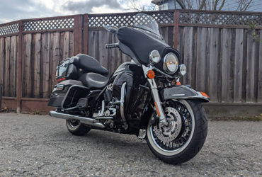 2013 HARLEY-DAVIDSON FLHTK ELECTRA GLIDE ULTRA LIMITED "VIVID BLACK" motorcycle for rent near Millbrae, CA