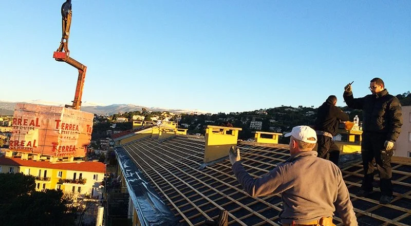 Rénovation de 2 000 m² de couverture en tuiles de Marseille — photo 25 sur 26 — CEG TOITURE