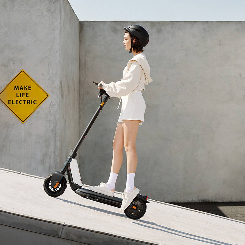NIU KQi3 Max Electric Scooter 40.4 Miles Long Range Upgraded Motor Power Max  Speed 20 mph Portable Foldable Commuting 