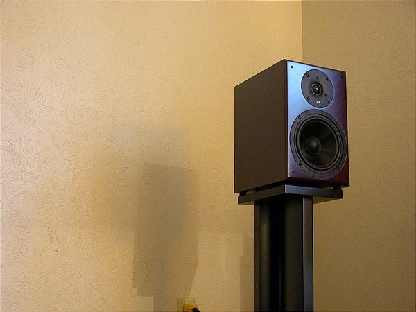 vr-1 speaker