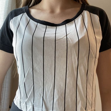 Crop top with stripes and black collar