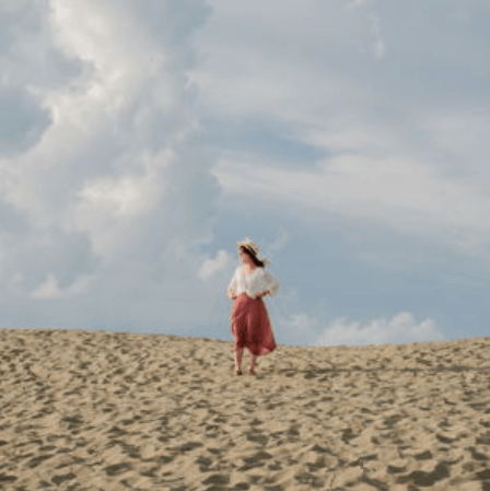 A sample image with a woman on the beach before a crop operation