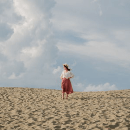 A sample image with a woman on the beach before a crop operation