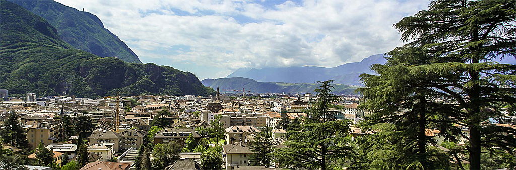  Bolzano
- Entscheiden Sie sich für ein Haus, eine Villa oder eine Wohnung in den verschiedenen Lagen von Bozen