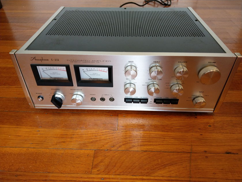 Accuphase E-202 Stereo Integrated Amplifier  with Phono  - Beautiful