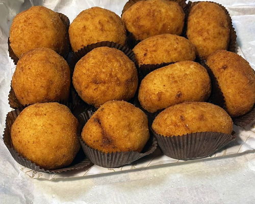 Corsi di cucina Cesena: Arancine fatte di casa: veri sapori di Sicilia!