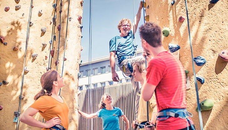 magic mountain kletterwand außen