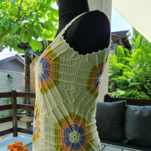 Crochet top with hexagons