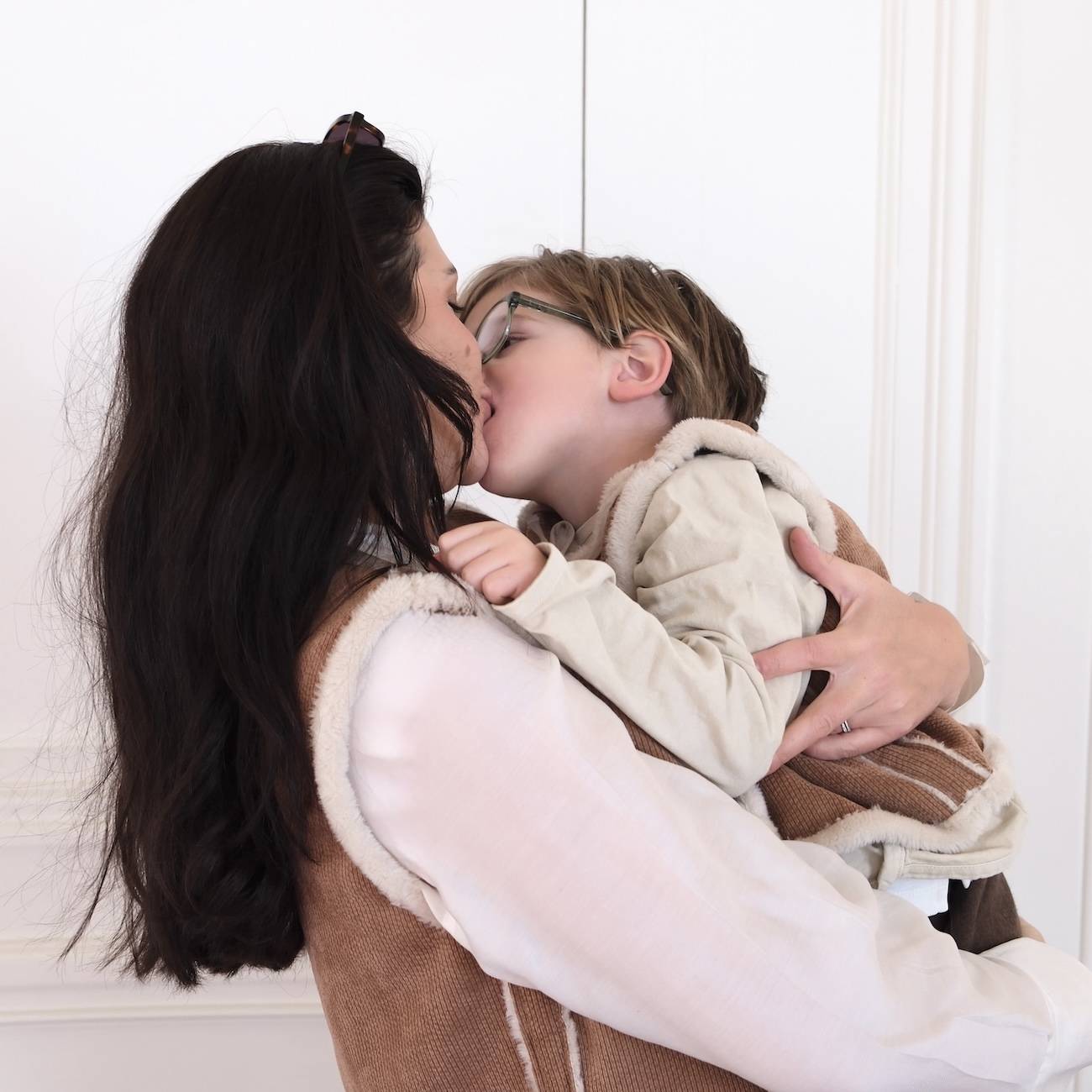 gilet réversible bleu ciel crème joli nous velour côtelé et moumoute douceur crème beige enfant bébé kids cadeau adulte naissance excllence