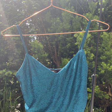 crop top blau glitzernd