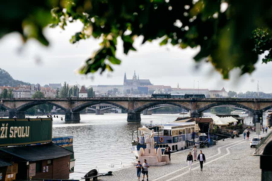 Prag: Burg- und Judenviertel-Tour mit Schifffahrt und Mittagessen - photo 1