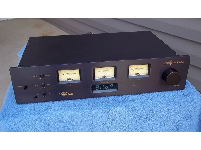 Magnum Dynalab MD-90 Analog FM tuner, Excellent condition, with box and packing