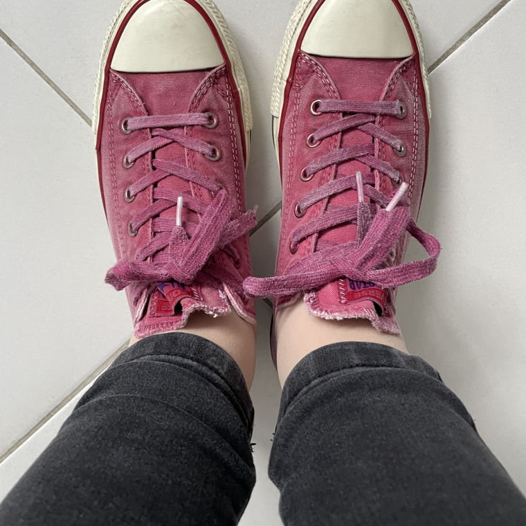 Weinrote Converse
