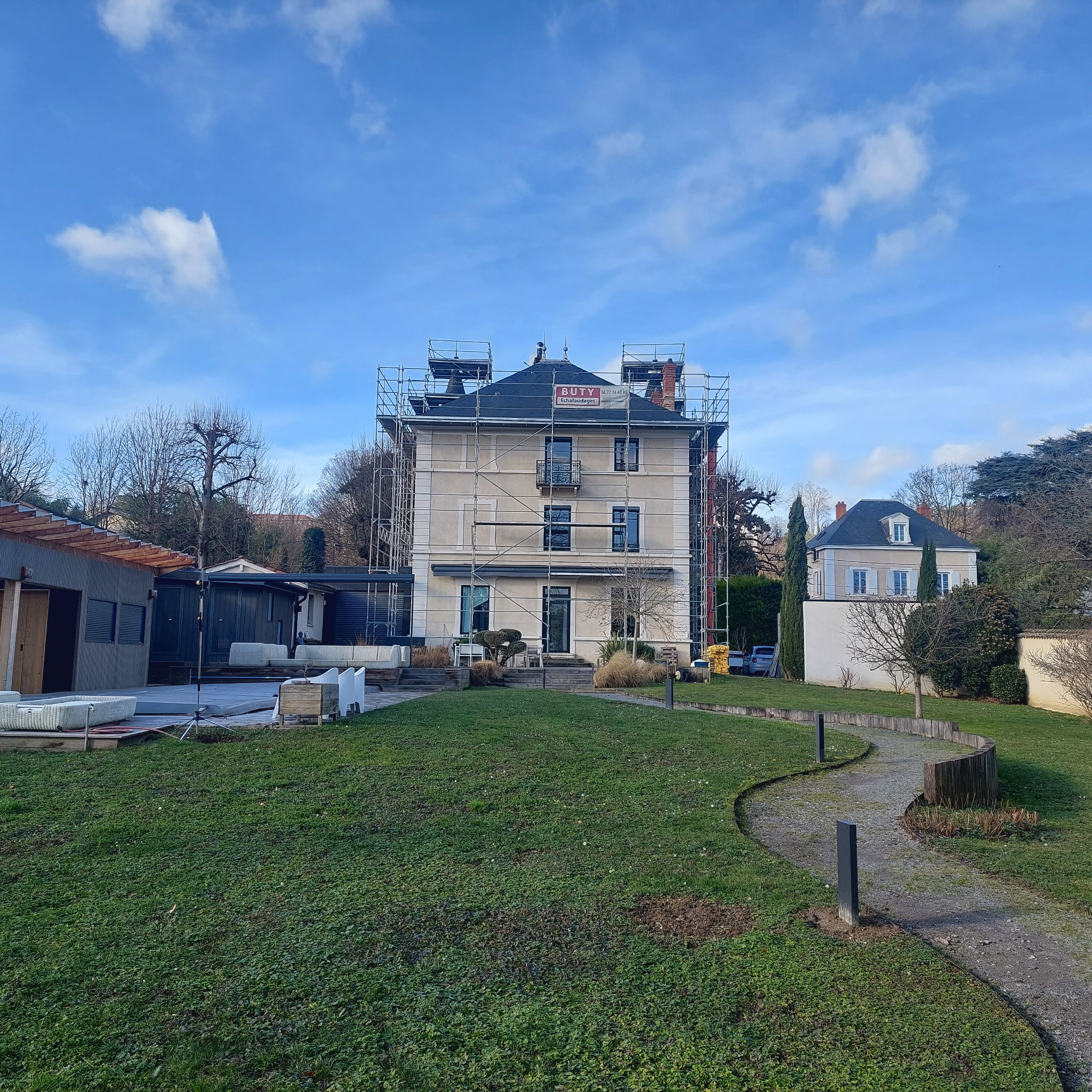 Toiture de château avec tourelles - Photo 3