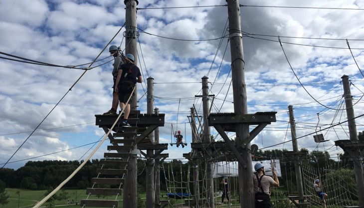querfeldein hochseilgarten kletterer