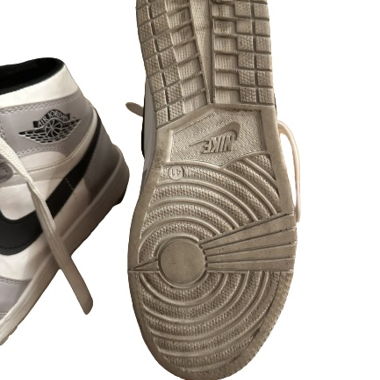 Air Jordan 1 Mid "Light Smoke Grey" sneakers