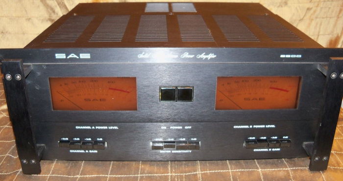 SAE MODEL 2600 SOLID STATE AMPLIFIER