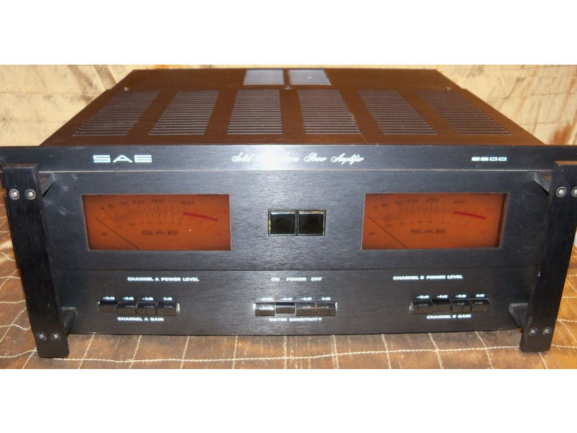 SAE MODEL 2600 SOLID STATE AMPLIFIER