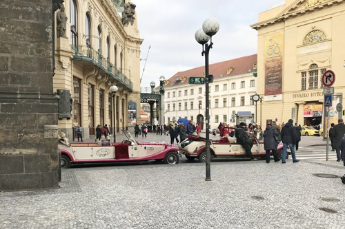 На ретромобиле по улицам Праги