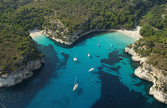  Mahón
- Unas de las calas más preciosas de Menorca, Cala Macarella y Cala Macarelleta
