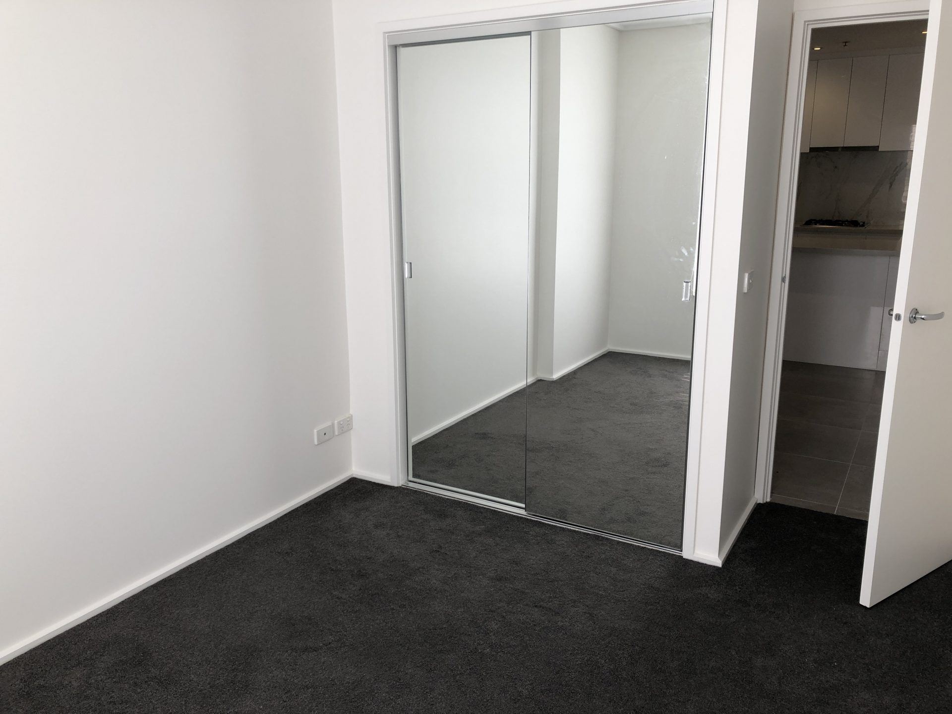 FOR LEASE Luxury Living Complimented by DAZZLING City / Park Views!!! - Image 9